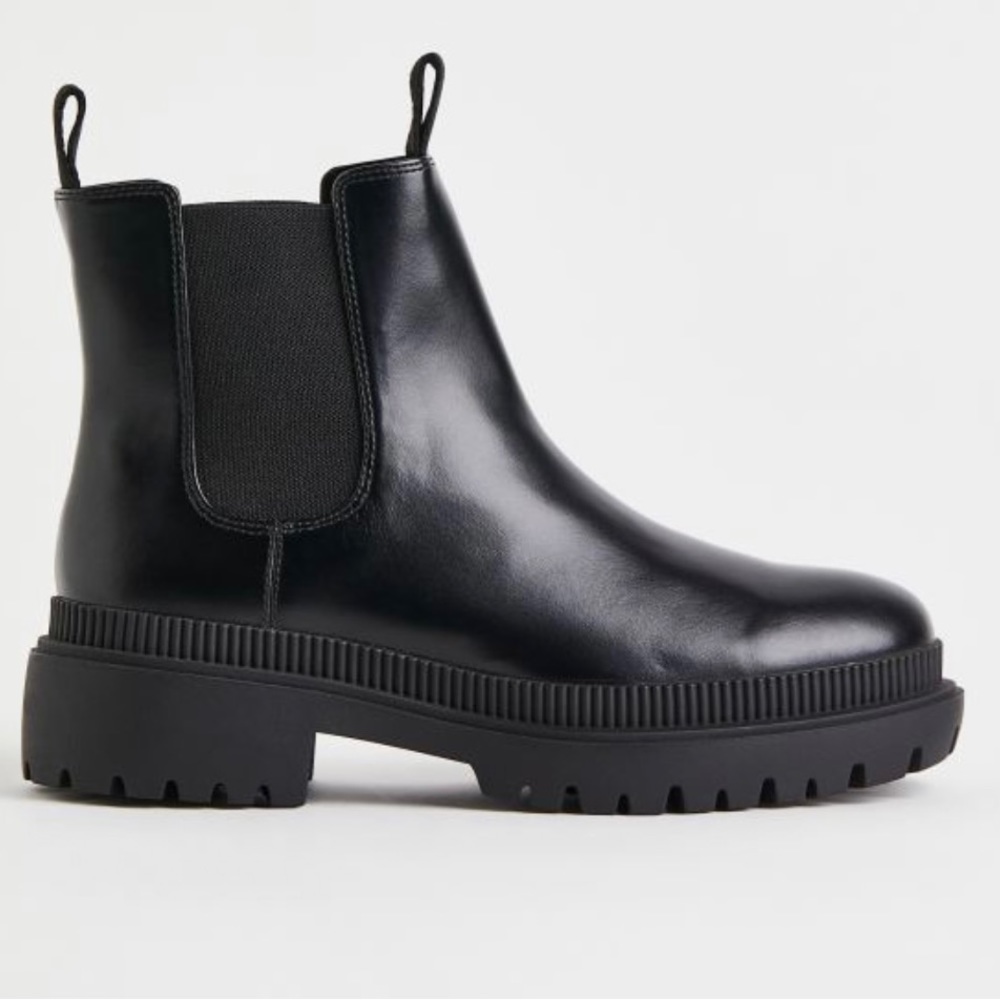 SOLD {H&M} Black Chelsea Boots Chunky Sole Size 7